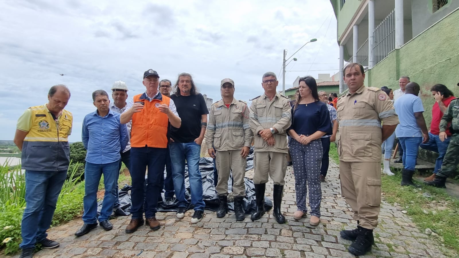 GOVERNADOR CASAGRANDE VISITA SÃO MATEUS, SE REÚNE COM O PREFEITO DANIEL E O COMITÊ DE CRISE E GARANTE RECURSOS PARA A RECONSTRUÇÃO DO MUNICÍPIO