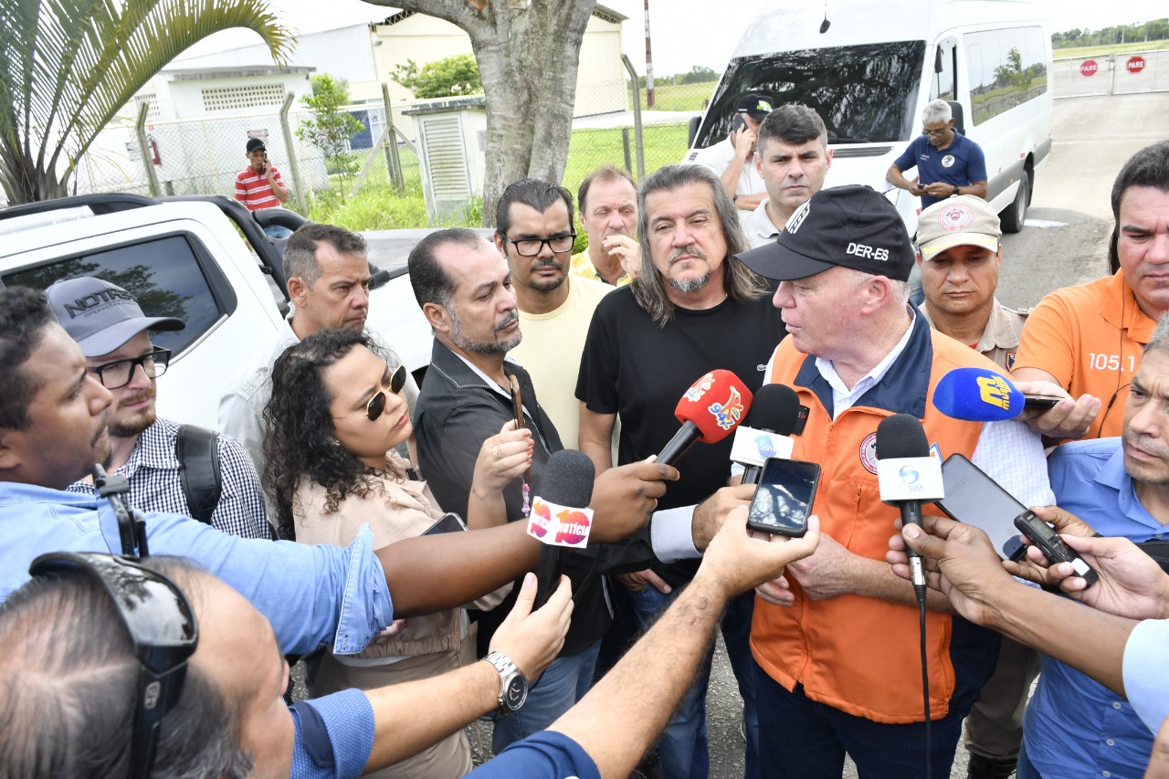 GOVERNADOR CASAGRANDE VISITA SÃO MATEUS, SE REÚNE COM O PREFEITO DANIEL E O COMITÊ DE CRISE E GARANTE RECURSOS PARA A RECONSTRUÇÃO DO MUNICÍPIO