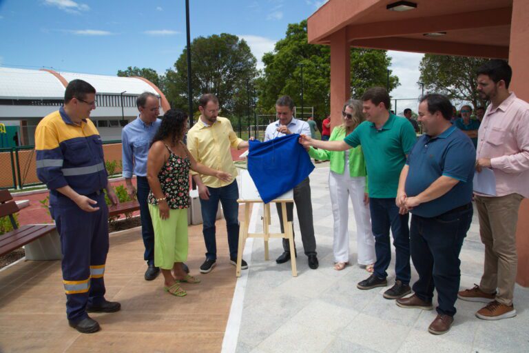 Anchieta: Samarco entrega praça para comunidade de Chapada do Á