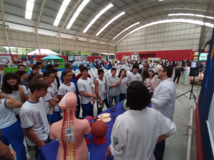 Alunos da rede municipal participam de evento na escola estadual Dom Daniel Comboni