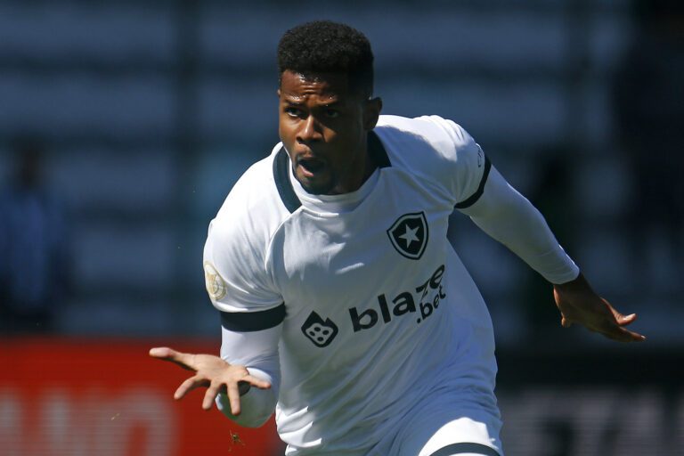 Atacante Junior Santos não deve seguir no Botafogo