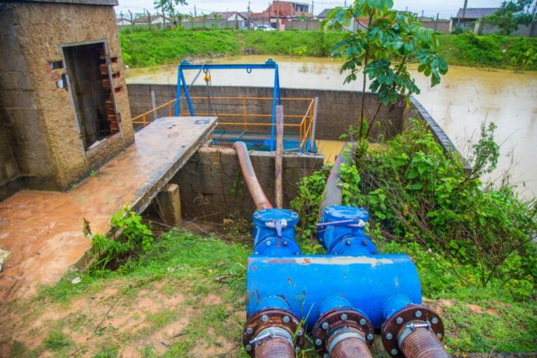 Chuvas: Prefeitura inicia bombeamento para acelerar escoamento da água no Residencial Rio Doce   		