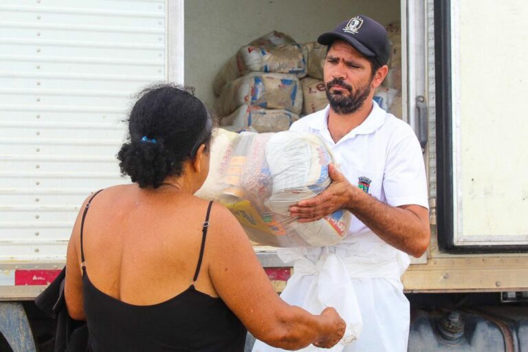Chuvas: Prefeitura inicia entrega de 300 cestas básicas para moradores da região de Degredo   		