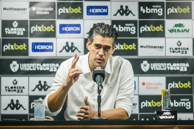 Diretor-executivo do Vasco revela acerto do clube com mais de um reforço
