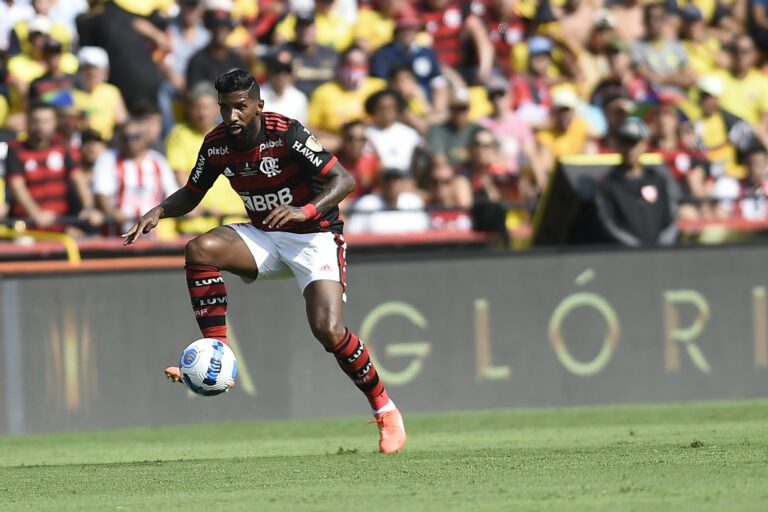 Flamengo se despede de Rodinei após confirmação de ida para a Grécia