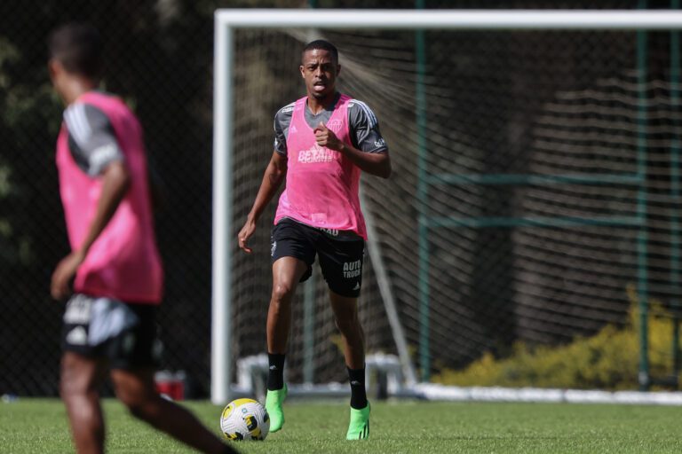 Com Guga e Keno na mira, Fluminense prepara pacote de reforços