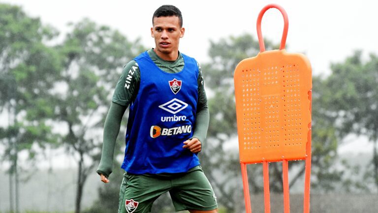 Especulado no Internacional, Calegari rechaça deixar o Fluminense