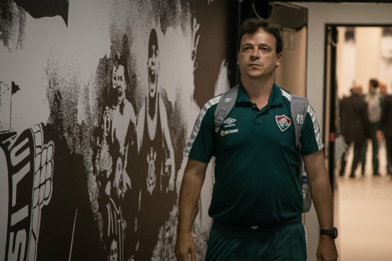 Fluminense trabalha para dar condições ideais ao técnico Fernando Diniz