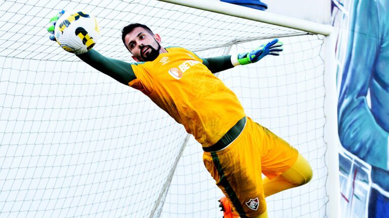 Marcos Felipe, goleiro do Fluminense, viaja para acertar com o Bahia