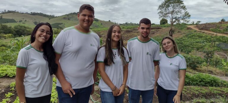 Ifes leva sustentabilidade aos hortões com irrigação por gravidade e automatizada