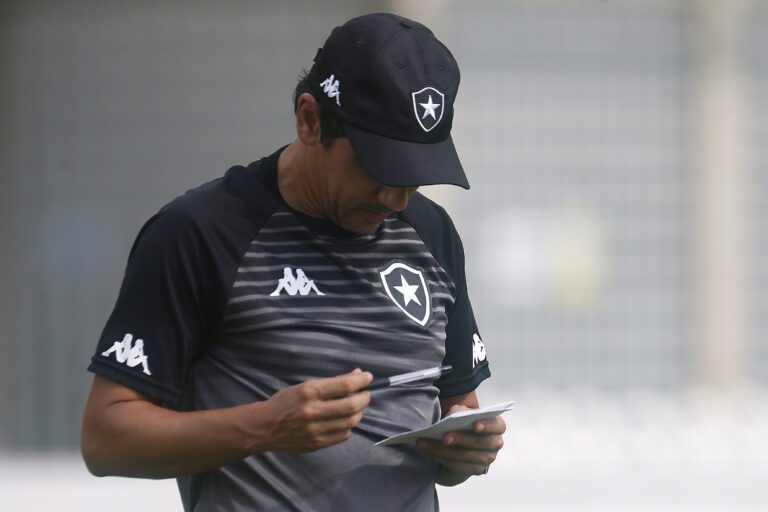 Lucio Flavio destaca chance para jogadores da equipe B do Botafogo no Estadual