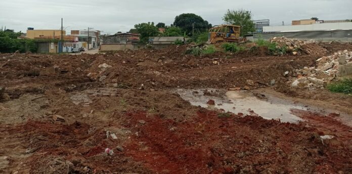 MUNICÍPIO INICIA MELHORIAS NO ENTORNO DA NOVA CRECHE PADRE ANCHIETA NO BAIRRO JUNDIÁ