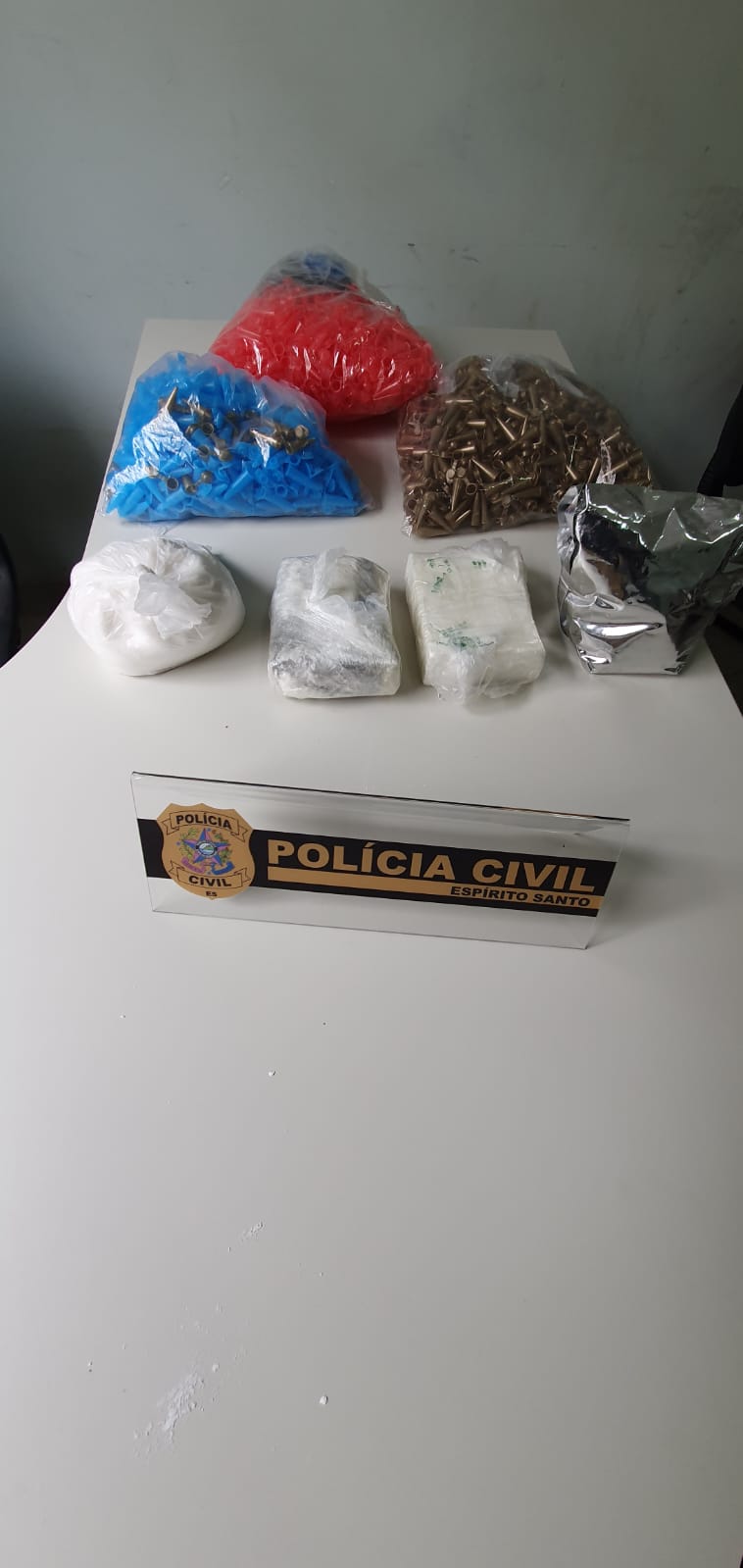 Polícia Civil prende mulher suspeita de esconder drogas pertencentes ao filho em Guarapari