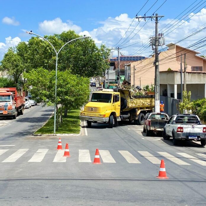 Prefeitura de Linhares retorna com recolhimento de entulhos