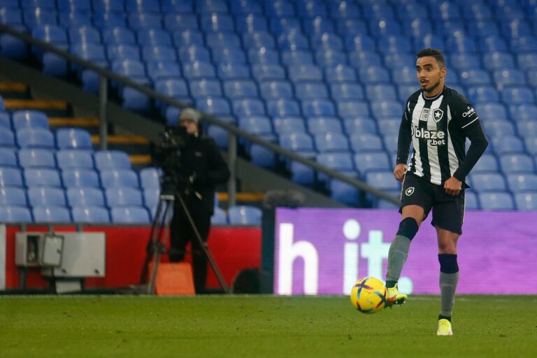 Rafael, do Botafogo, agradece fisioterapeutas por temporada