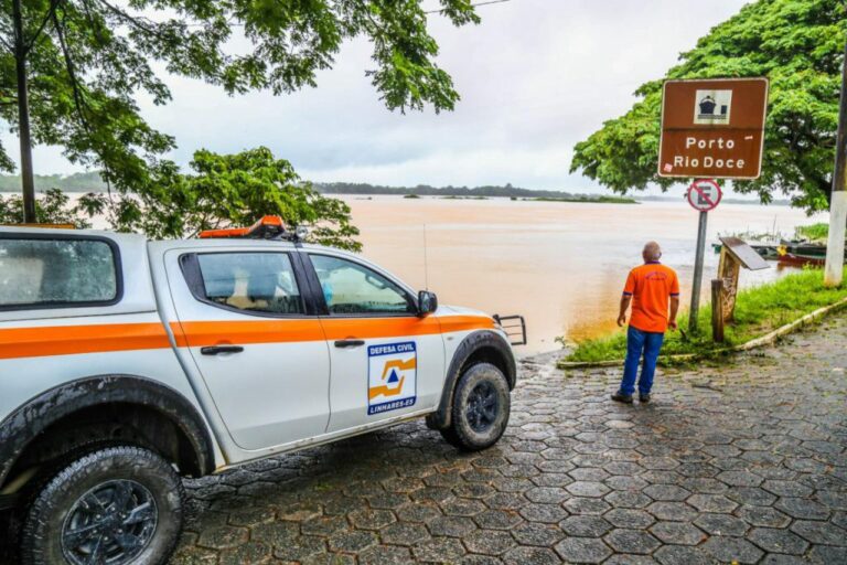 Rio Doce recua a 3,29 metros e famílias serão liberadas para limpar suas casas nesta terça (27)   		
