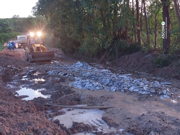 Secretaria de Agricultura realiza ações para restaurar estradas no interior de Nova Venécia