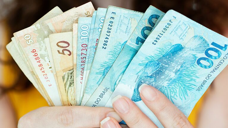 Chuvas: aprovado auxílio financeiro de R$ 3 mil para atingidos. Veja quem tem direito!
