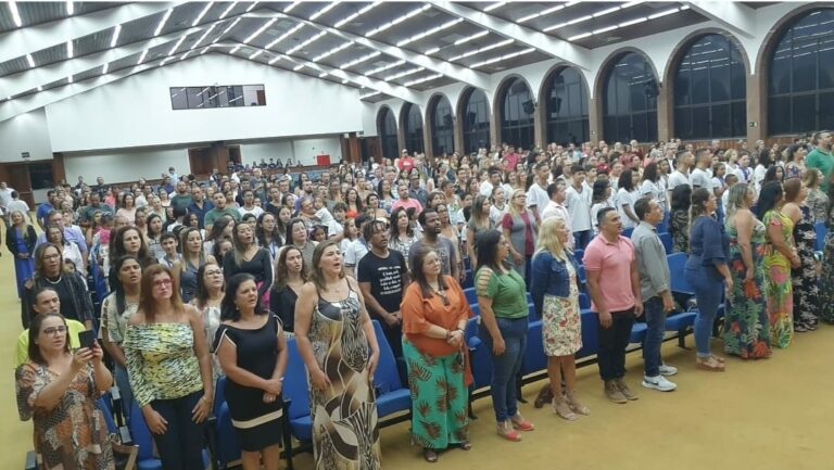 Guarapari: Prefeitura realiza cerimônia para homenagear alunos que se destacaram no ano letivo de 2022