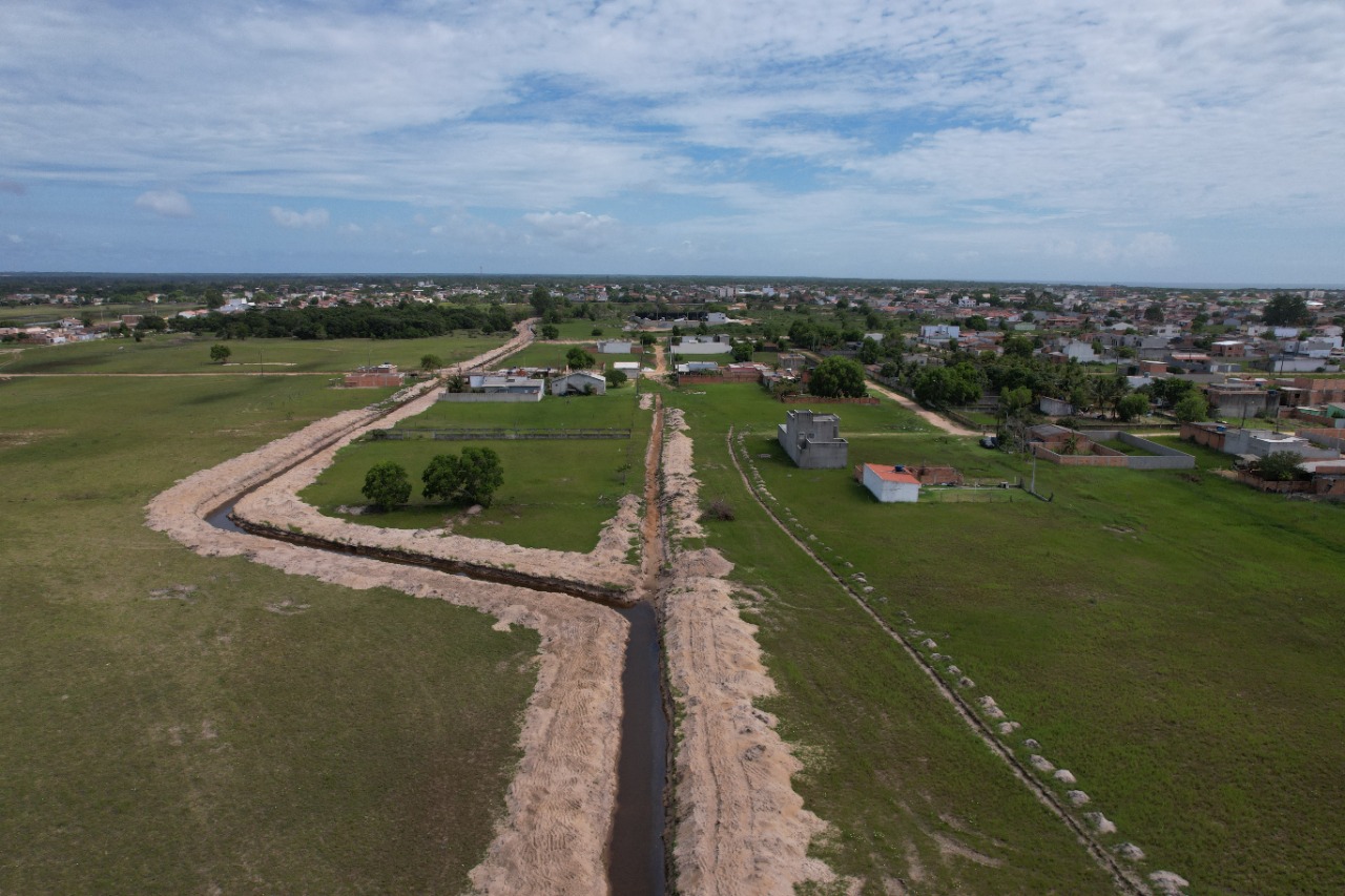 EM GURIRI, EQUIPES DA PREFEITURA ATUAM EM SISTEMA DE FORÇA-TAREFA ATÉ QUE TODAS AS VIAS ESTEJAM TRANSITÁVEIS