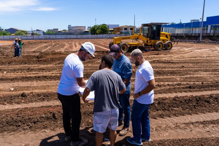 Obras do complexo esportivo no bairro Candinha seguem a todo vapor