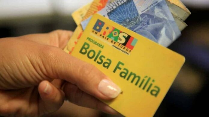 Adicional do Bolsa Família deve demorar até três meses, diz o Ministro do Desenvolvimento Social