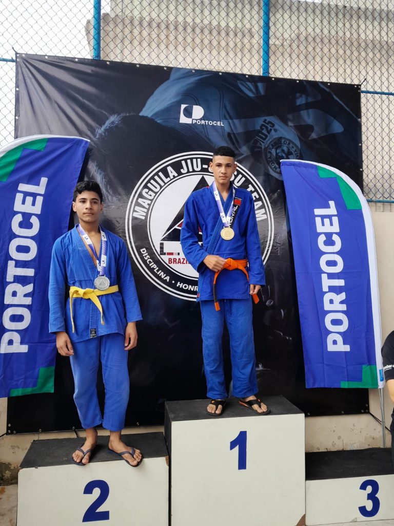 Atletas do projeto Irmãos de Tatame conquistam medalhas de ouro e prata em campeonato de jiu-jitsu   		