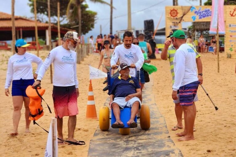 Banho de mar: fim de semana tem projeto Praia Acessível no Pontal   		