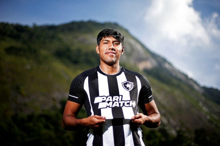 Botafogo anuncia a chegada de zagueiro Luis Segovia