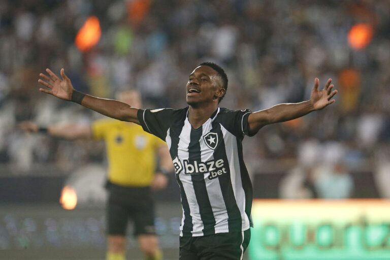 Botafogo anuncia empréstimo de Jeffinho ao Lyon