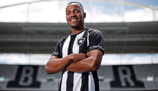 Botafogo anuncia oficialmente a contratação do volante Marlon Freitas