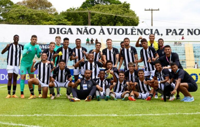Botafogo bate São Carlos e confirma classificação na Copinha