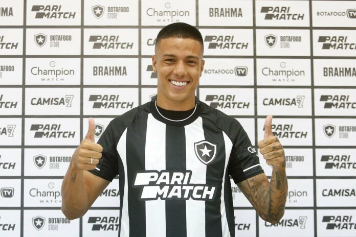 Carlos Alberto celebra chegada ao Botafogo: “Oportunidade grandiosa”