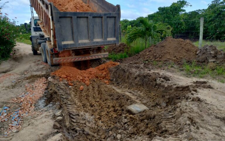 Chuvas: Prefeitura dá prosseguimento nas obras da estrada do Farias   		