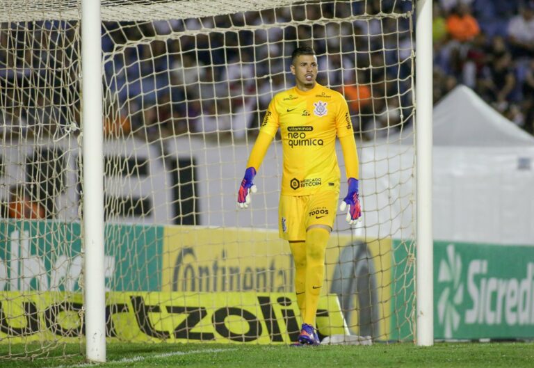 Corinthians define metas em negociação com o Vasco por Ivan; veja detalhes
