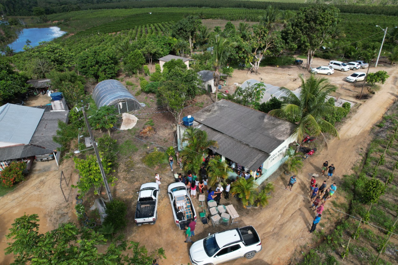 DANIEL SANTANA FORTALECE EDUCAÇÃO DO CAMPO: RETOMADA ATIVIDADES NA ESCOLA SANTA RITA