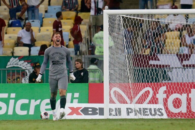 Destaque do Botafogo, Lucas Perri aponta característica de pegar pênaltis