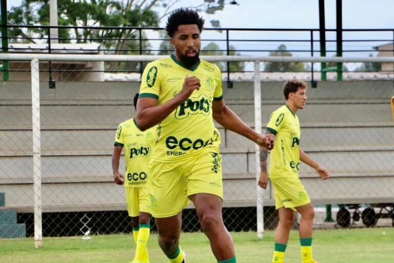 Ex-São Paulo, Bruno Cortez sofre lesão no pé e está fora do Paulistão