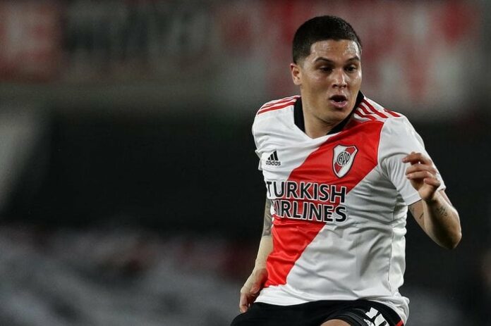 Alvo do Flamengo, Juanfer Quintero se encontra com o clube colombiano Junior Barranquilla