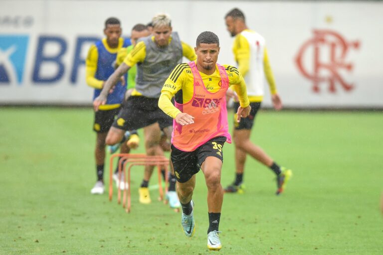 De saída do Flamengo, João Gomes pode atuar contra o Palmeiras na Supercopa