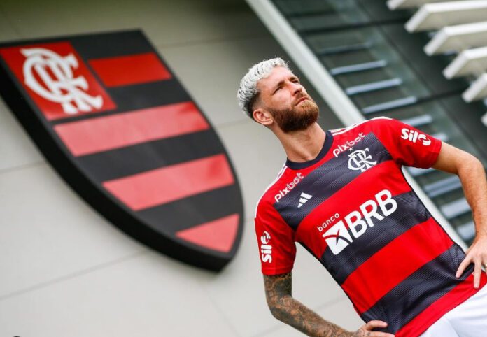 Flamengo renova contrato do zagueiro Léo Pereira até 2027