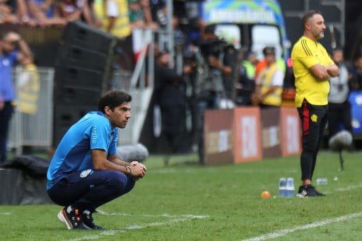 Técnico do Flamengo, Vítor Pereira reclama do quarto gol do Palmeiras: ‘Irregular’
