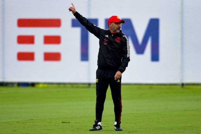 Vítor Pereira antecipa estreia de principais jogadores do Flamengo
