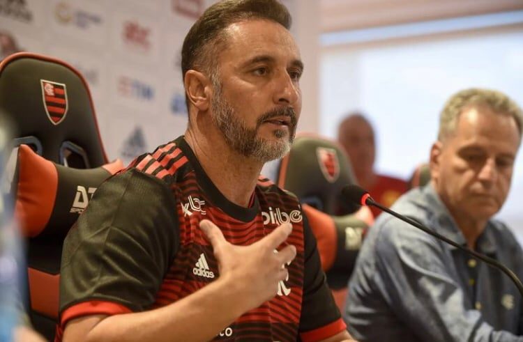 Vítor Pereira monta planejamento para início de temporada no Flamengo