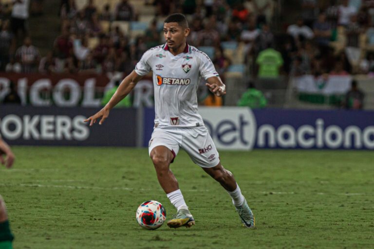André revela ter recebido propostas do exterior, mas afirma estar focado no Fluminense