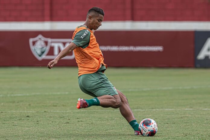 David Braz exalta elenco do Fluminense e mira temporada vitoriosa