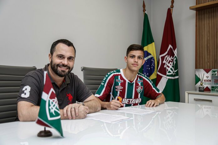 Fluminense anuncia contratação de Giovanni Manson