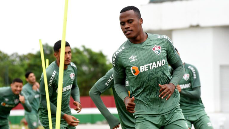 Jhon Arias desconversa sobre renovação com Fluminense: “O foco é 2023”