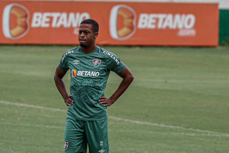 Keno prega calma por primeiro gol pelo Fluminense: “Uma hora vai sair”