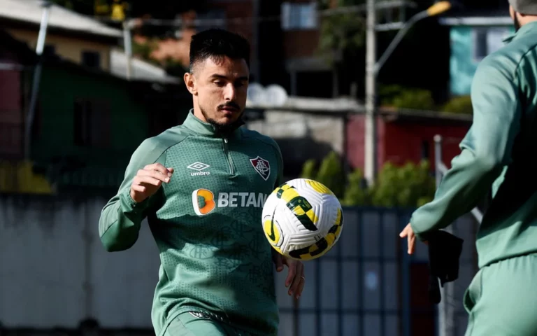 Willian Bigode retorna ao Fluminense após alta da filha